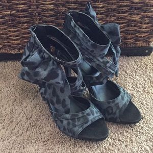 Animal Print Deb heels with bow detail